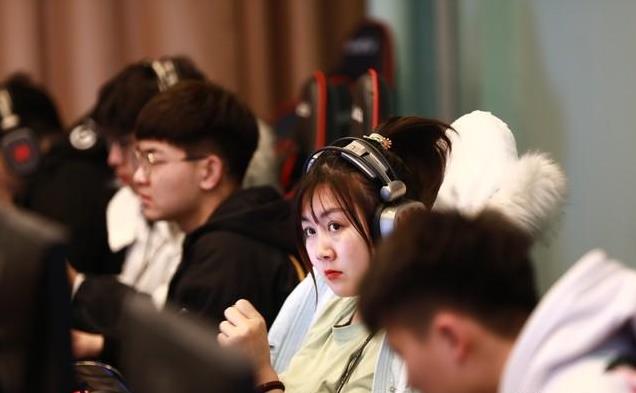 最新大学生打野图片，背景、事件与影响全解析