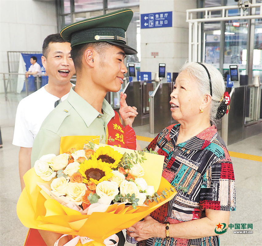 参战老兵重逢，欢笑与温馨的陪伴最新消息（一）