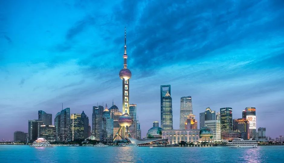上海雨夜心灵之旅，雨中的城市夜景