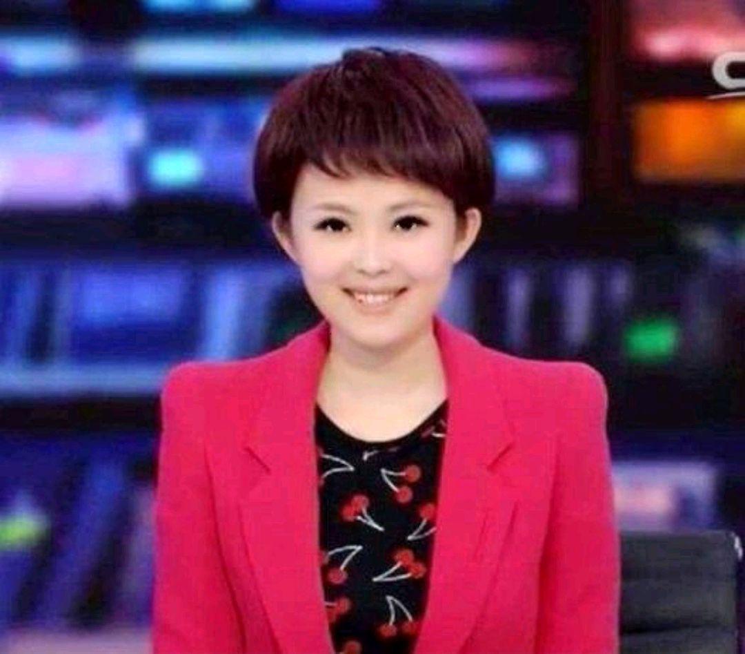央视主播的最新动态，温馨日常揭秘